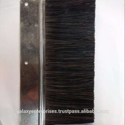 High quality Black Nylon wire bottom door seal brush strip with Al base